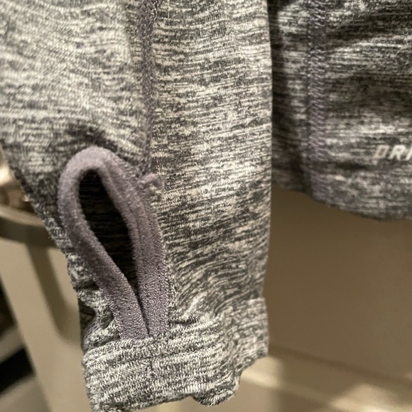 Nike womens dri-fit quarter zip heather gray with thumb holes size M. Never worn - Picture 10 of 12
